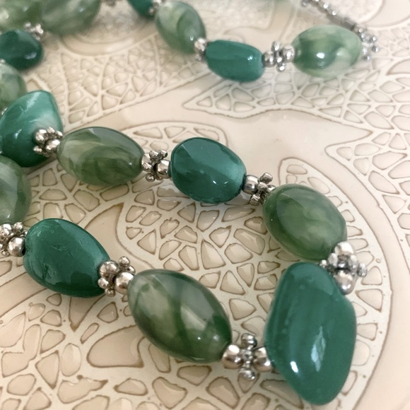 ✨NEW✨IMPORTED FROM JERUSALEM GREEN NECKLACE - Picture 3 of 3